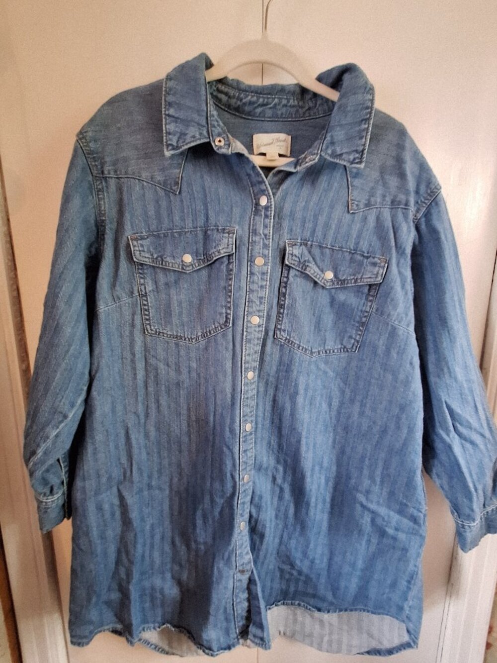 Universal Thread Women’s XL Denim Western Shirt Blue Snap Button Oversized